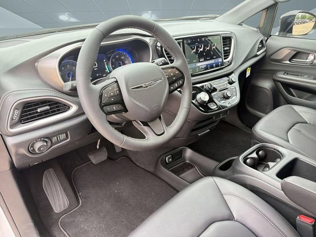 New 2026 Chrysler Pacifica Select w/ S Appearance Package FWD image 4