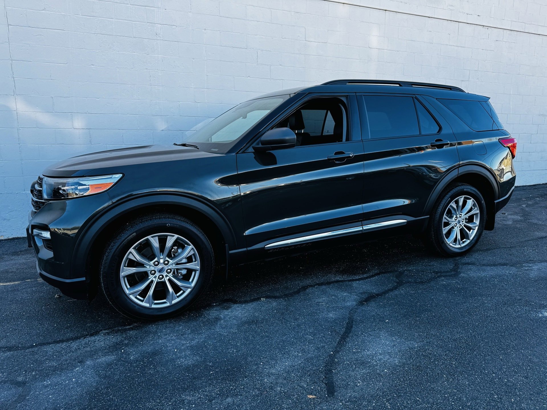 Used 2022 Ford Explorer XLT w/ Equipment Group 202A image 1