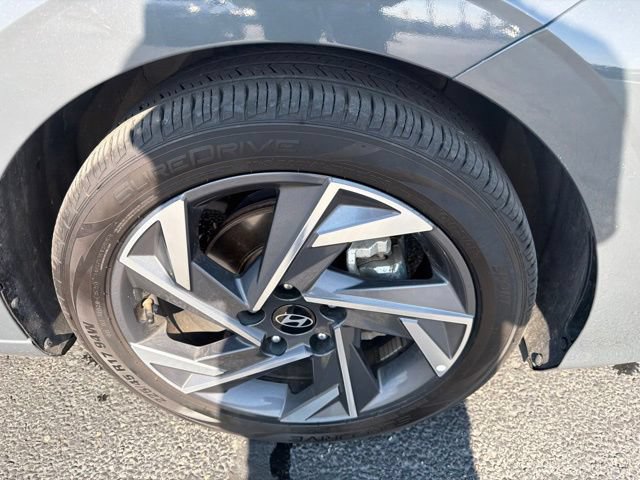 Used 2025 Hyundai Elantra Limited FWD image 24