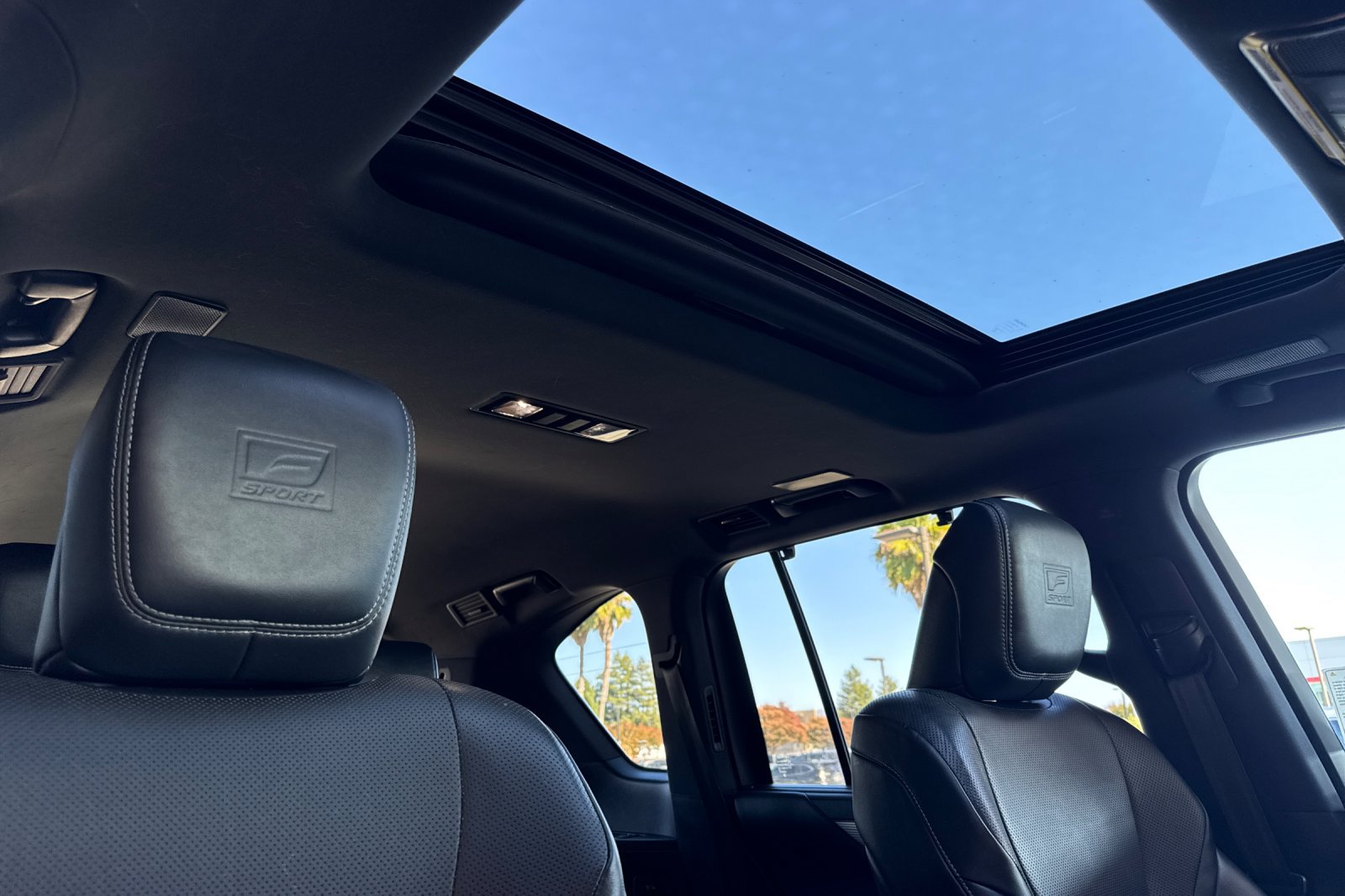 Used 2022 Lexus LX 600 F Sport w/ Accessory Package (Z1) AWD/4WD image 17