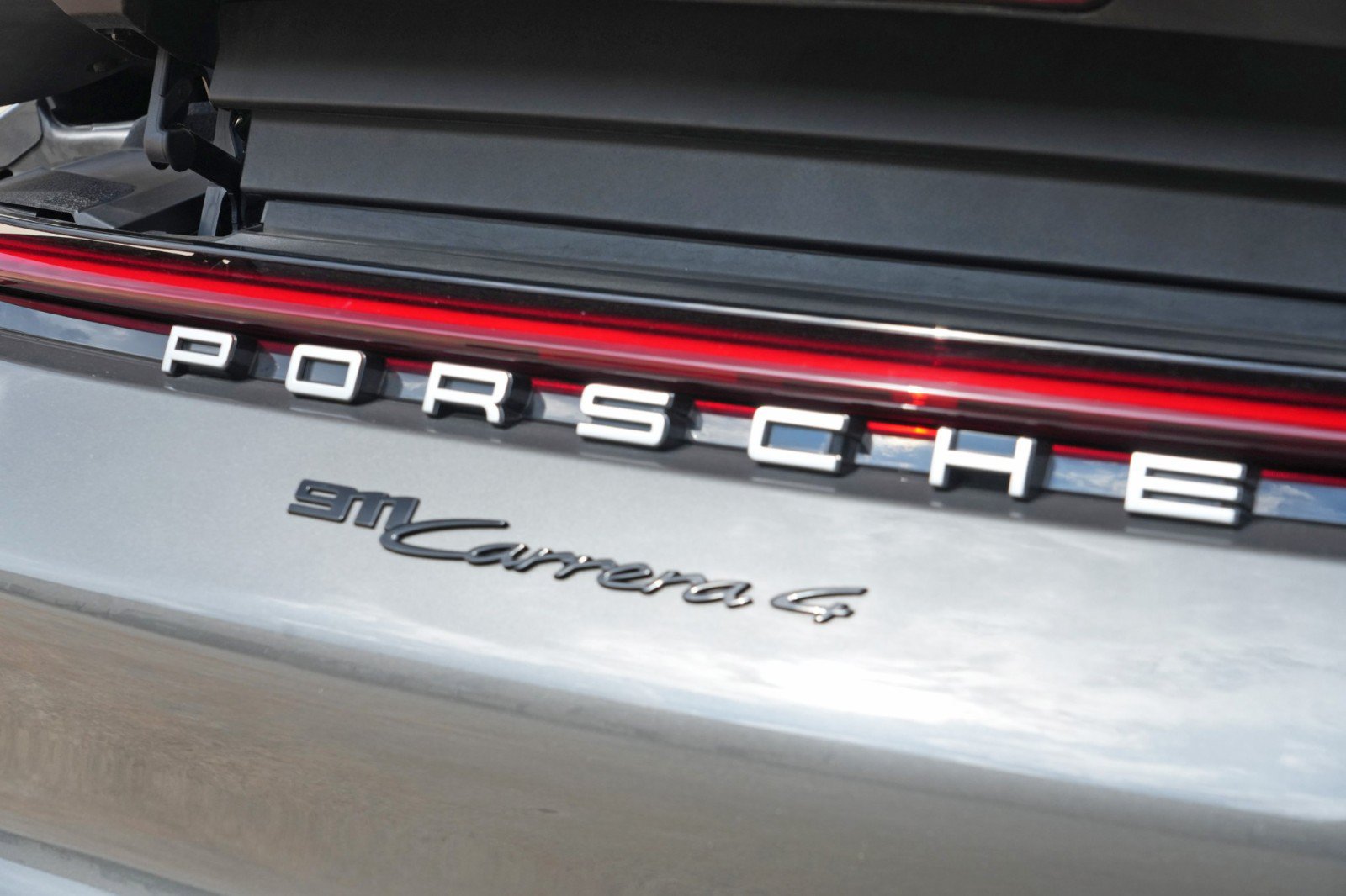 Used 2024 Porsche 911 Carrera w/ Premium Package RWD image 53