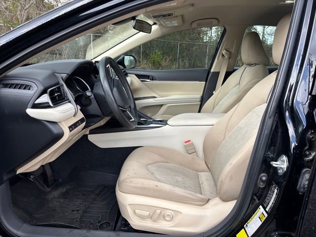 Used 2022 Toyota Camry LE image 4