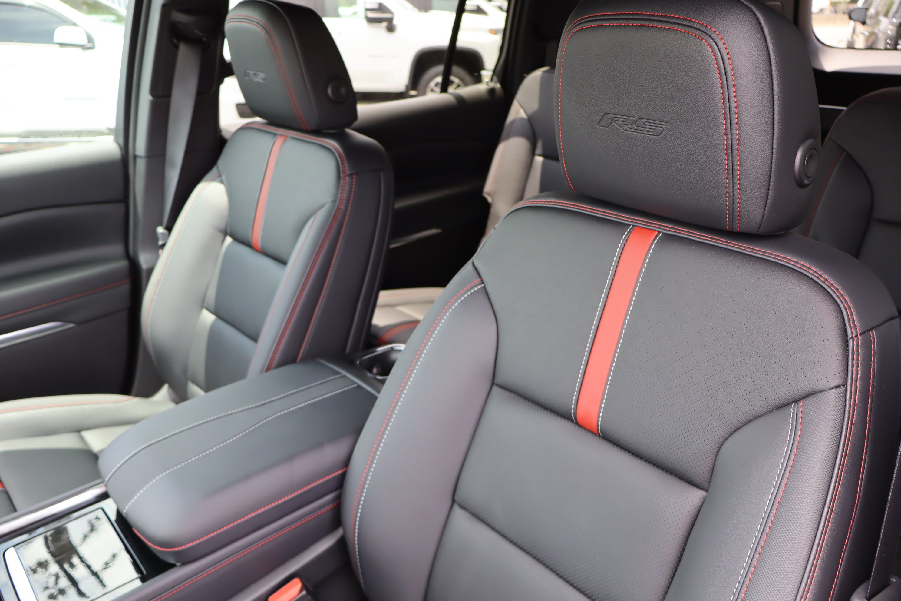 New 2026 Chevrolet Traverse RS w/ LPO, Cargo Package FWD image 13