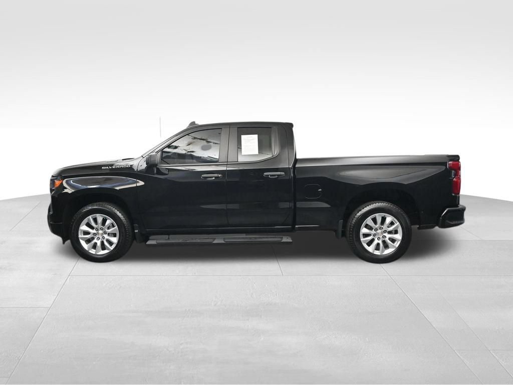Used 2025 Chevrolet Silverado 1500 Custom RWD image 2