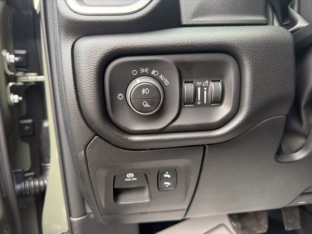 New 2026 RAM 1500 4x4 Crew Cab image 14