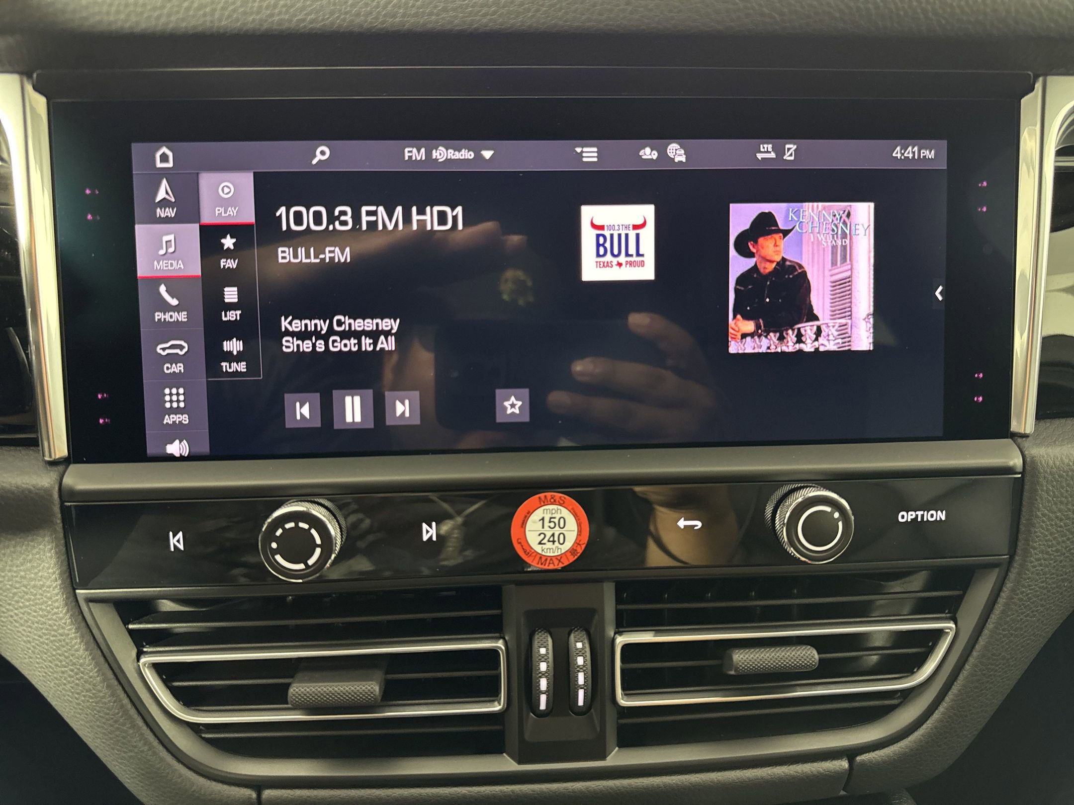 Certified 2025 Porsche Macan image 18