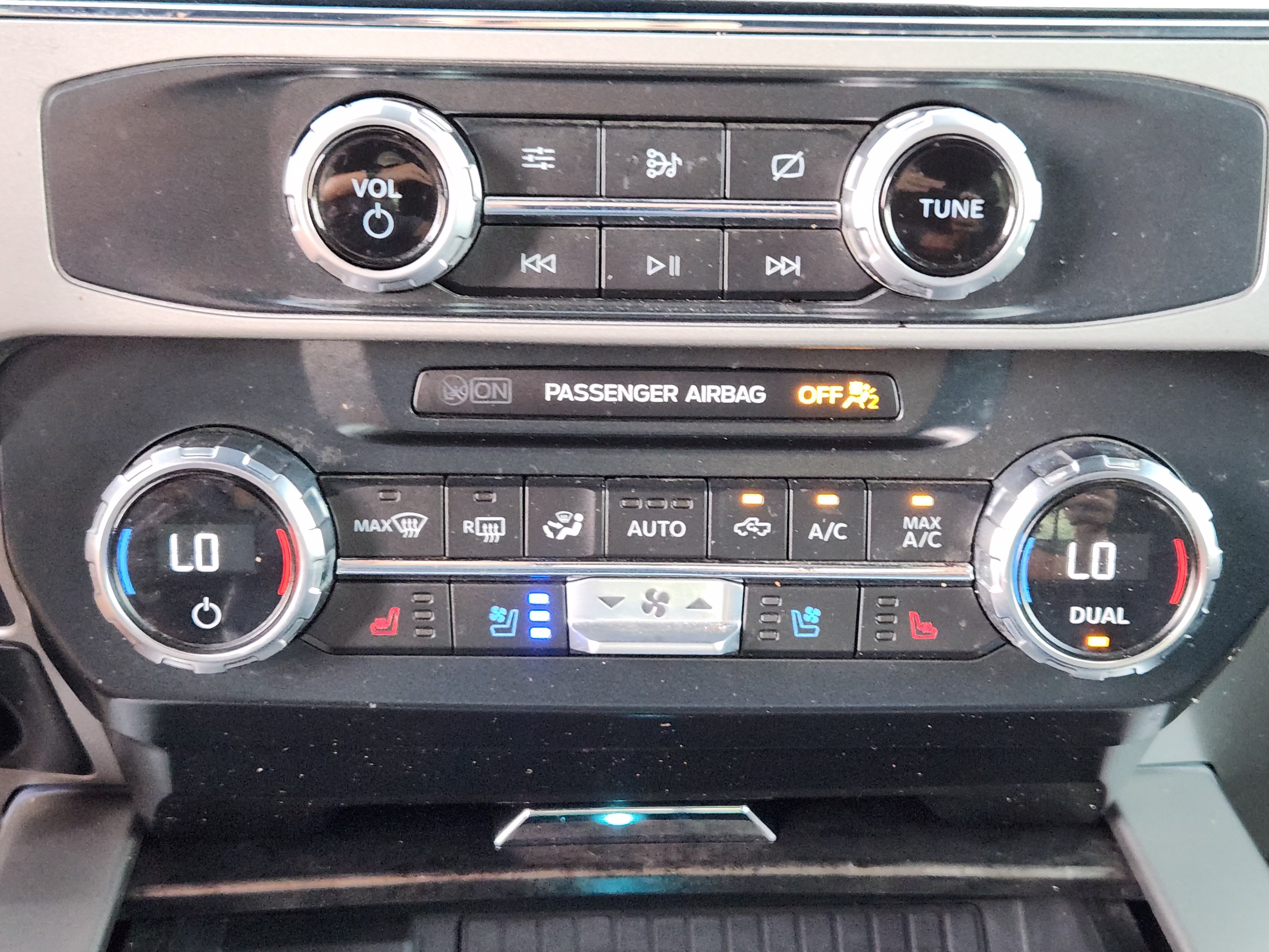 Used 2022 Ford F350 Lariat w/ Tremor Off-Road Package AWD/4WD image 19