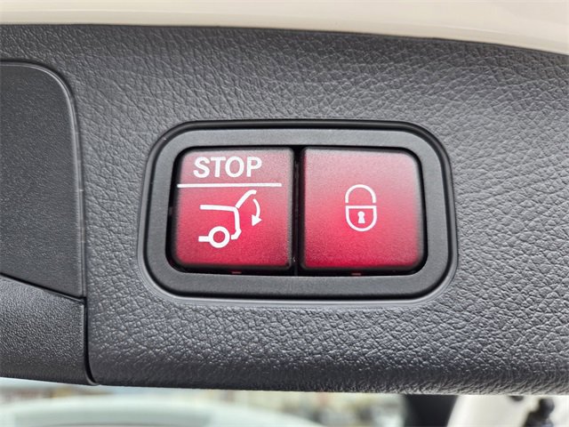 Certified 2025 Mercedes-Benz GLA 250 4MATIC image 11