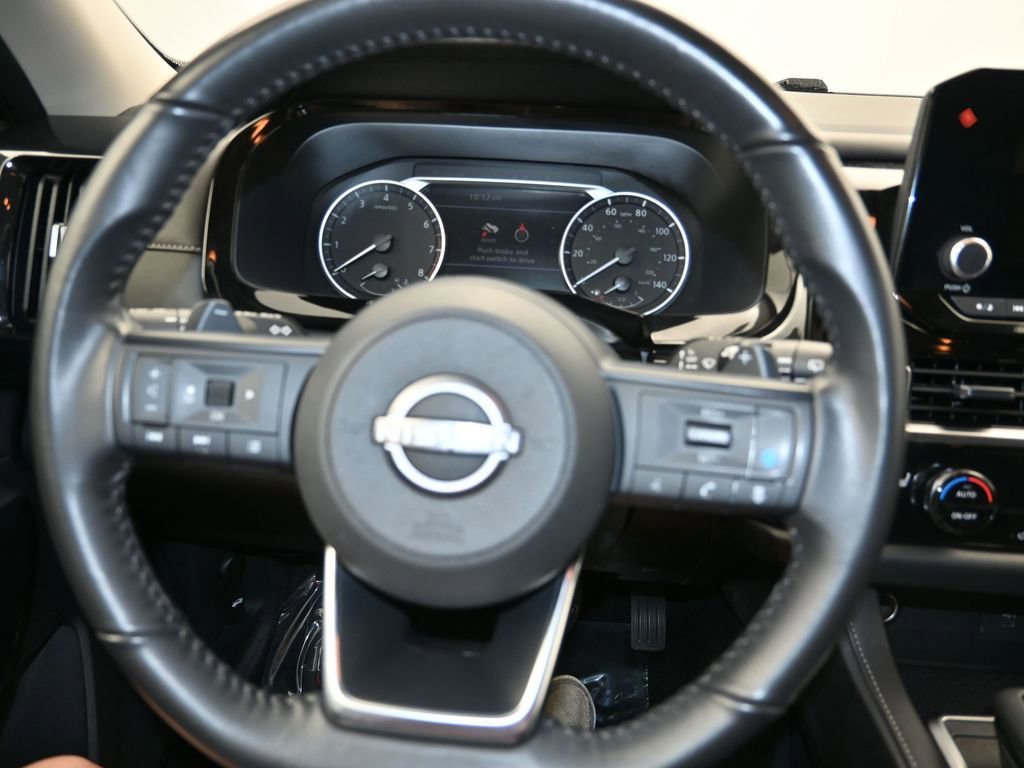 Used 2024 Nissan Pathfinder SV image 14