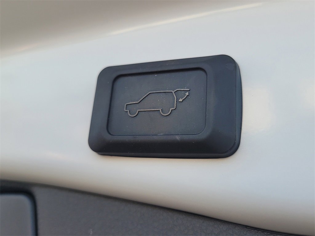 Used 2025 Toyota RAV4 XLE Premium image 9