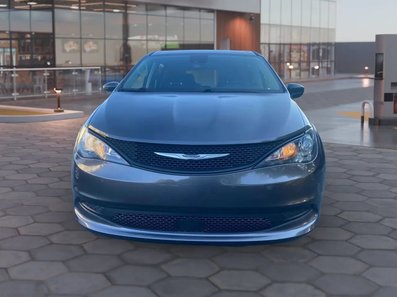 Used 2023 Chrysler Voyager LX image 9