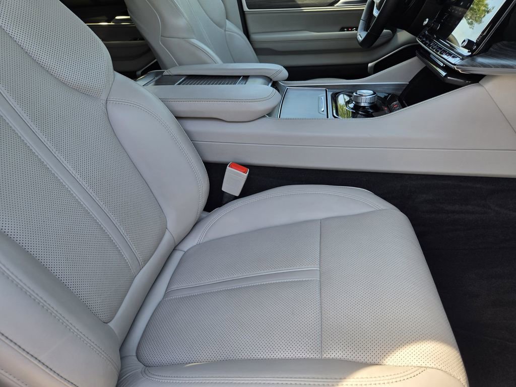 Used 2024 Jeep Wagoneer Series II w/ Flexible Seating Group RWD image 19