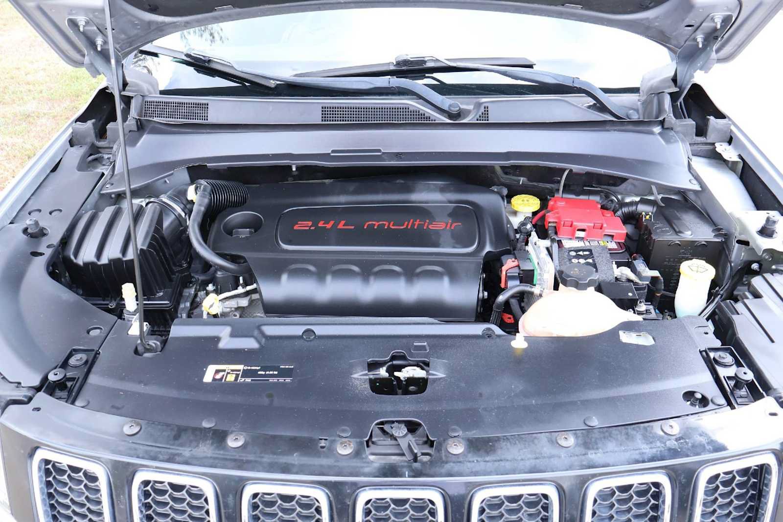 Used 2019 Jeep Compass Latitude w/ Popular Equipment Group FWD image 9