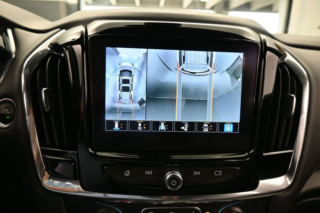 Used 2023 Chevrolet Traverse RS FWD image 23