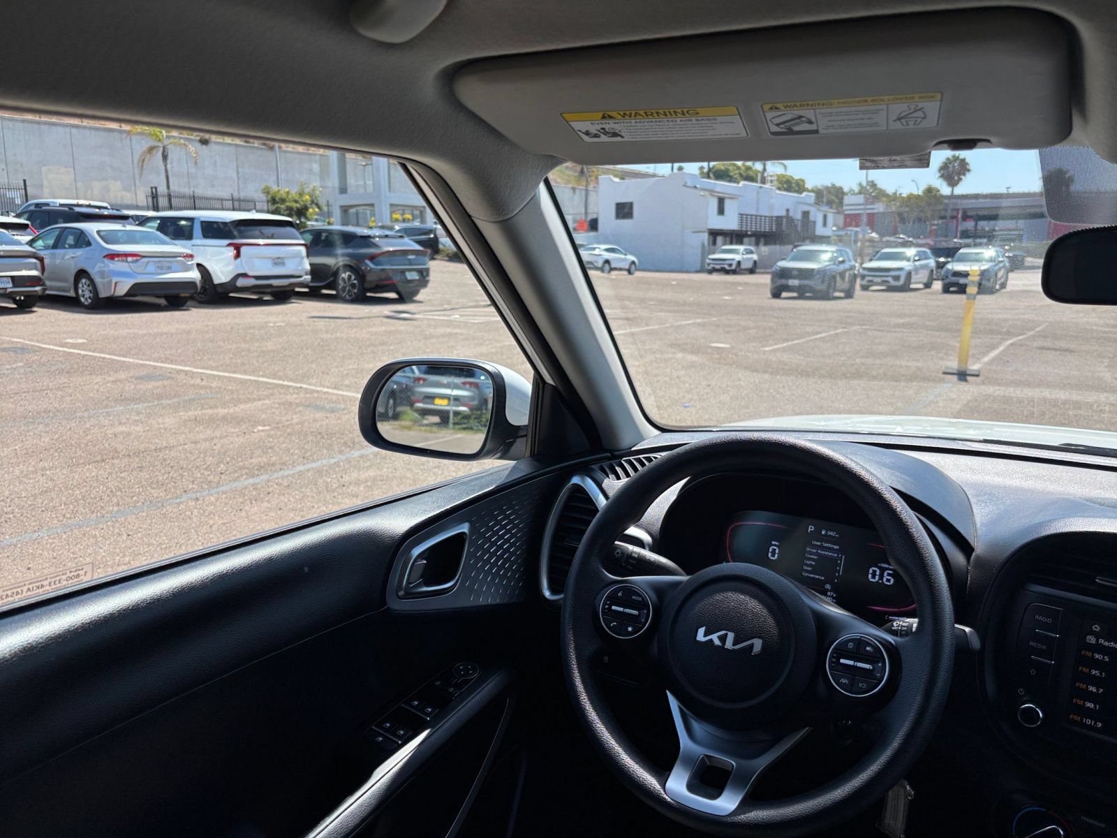 Used 2025 Kia Soul LX w/ LX Technology Package FWD image 31