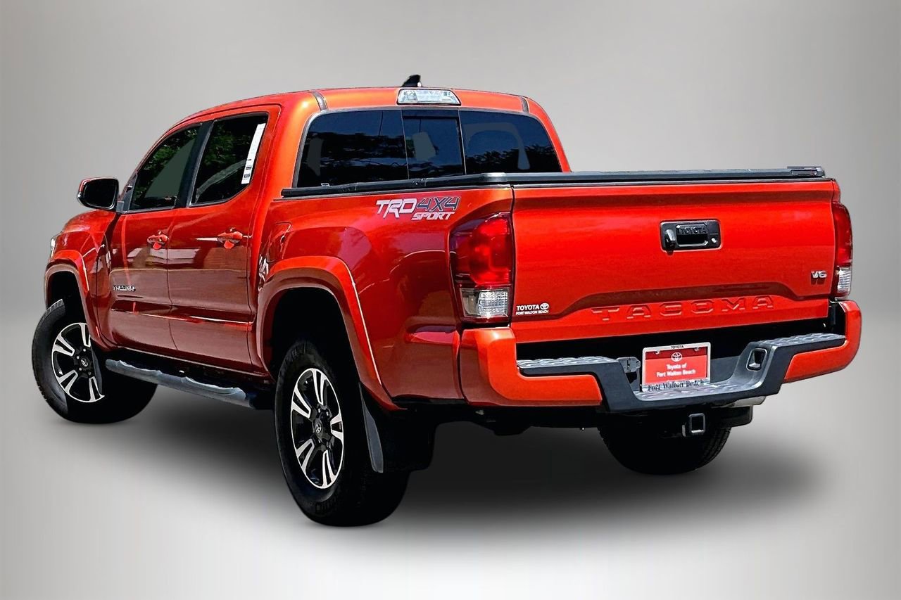 Used 2017 Toyota Tacoma TRD Sport w/ Tow Package (A/T) AWD/4WD image 4