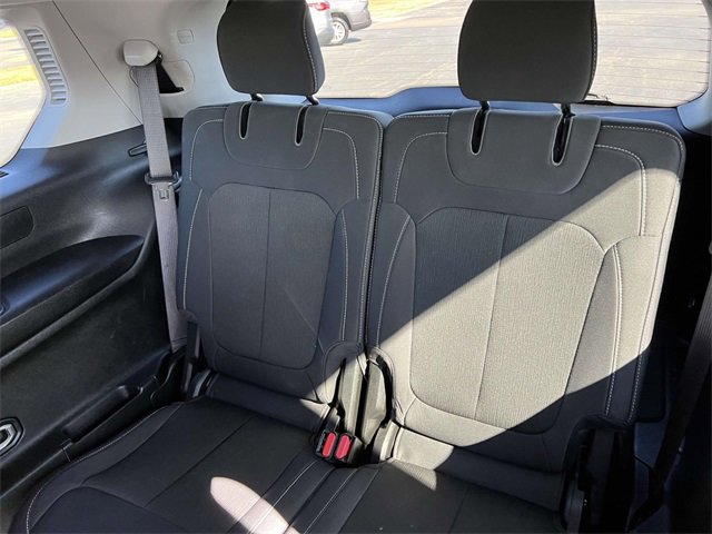 Used 2023 Jeep Grand Cherokee L Laredo image 26