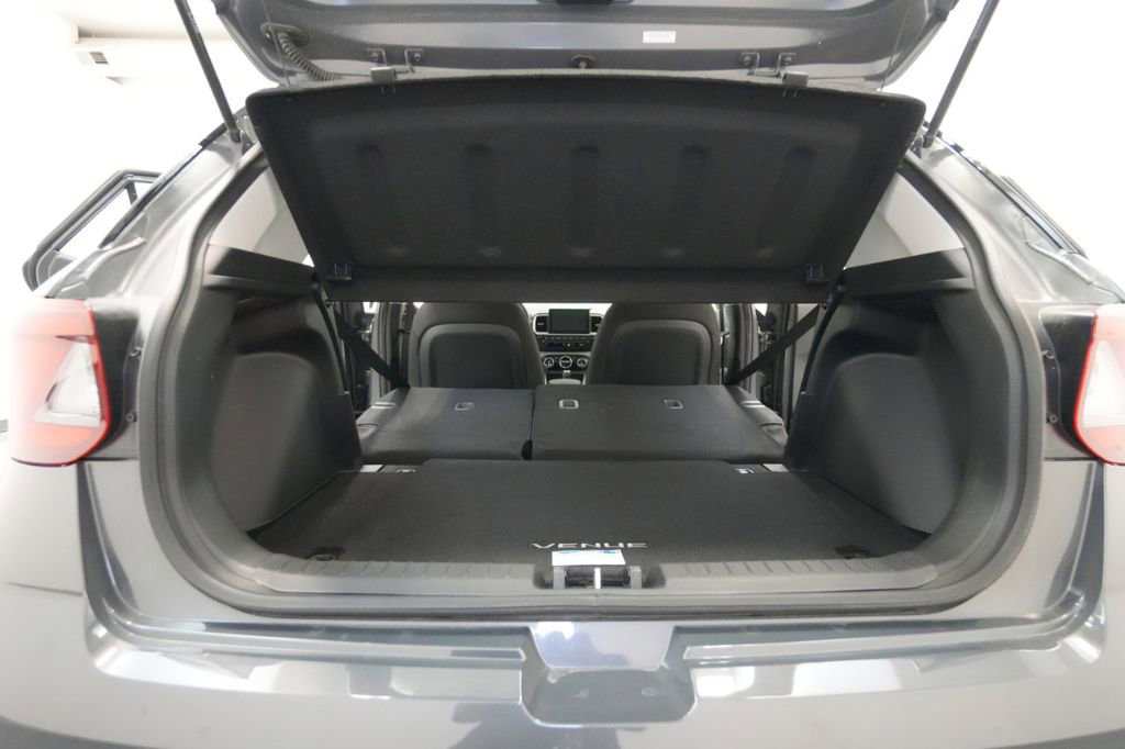 New 2024 Hyundai Venue SEL image 32