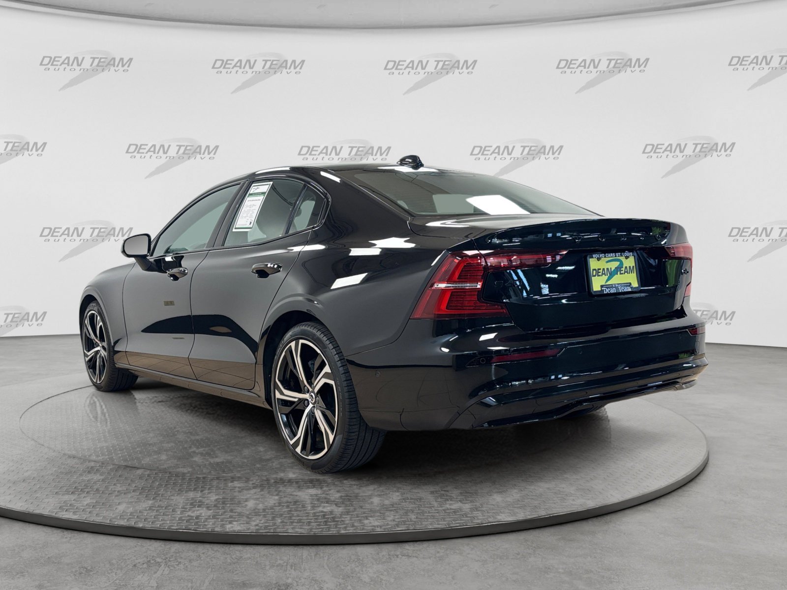 Used 2024 Volvo S60 B5 Plus FWD image 4