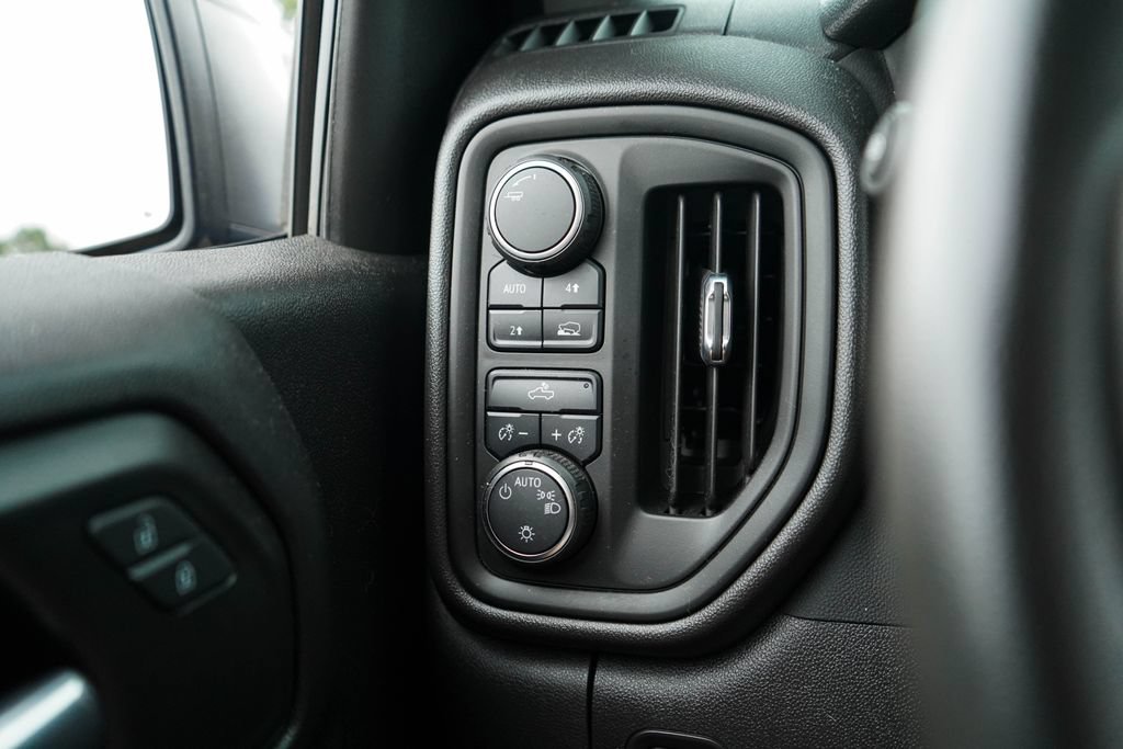 Used 2022 Chevrolet Silverado 1500 Custom AWD/4WD image 31