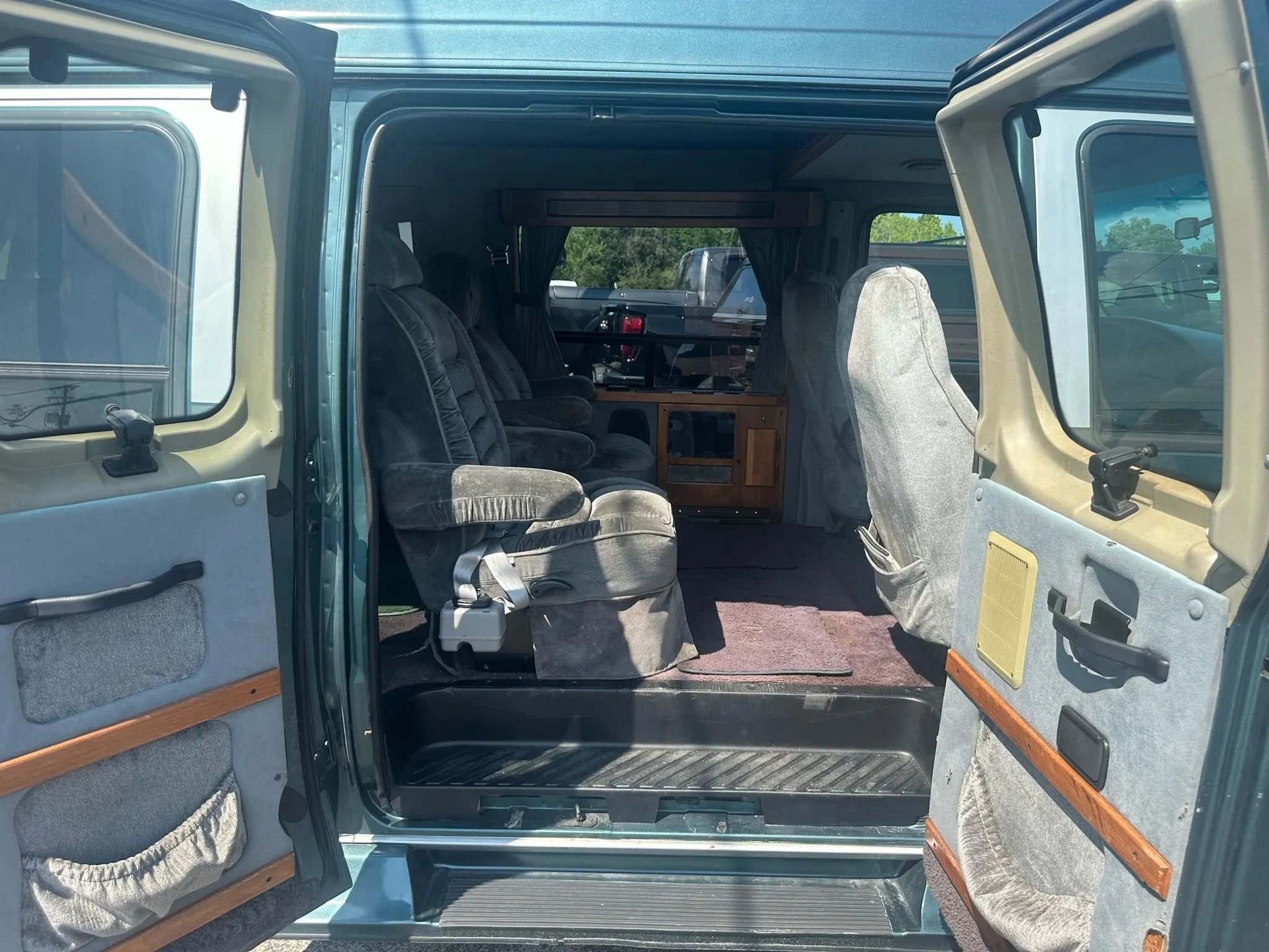 Used 1997 Ford E-150 and Econoline 150 image 21