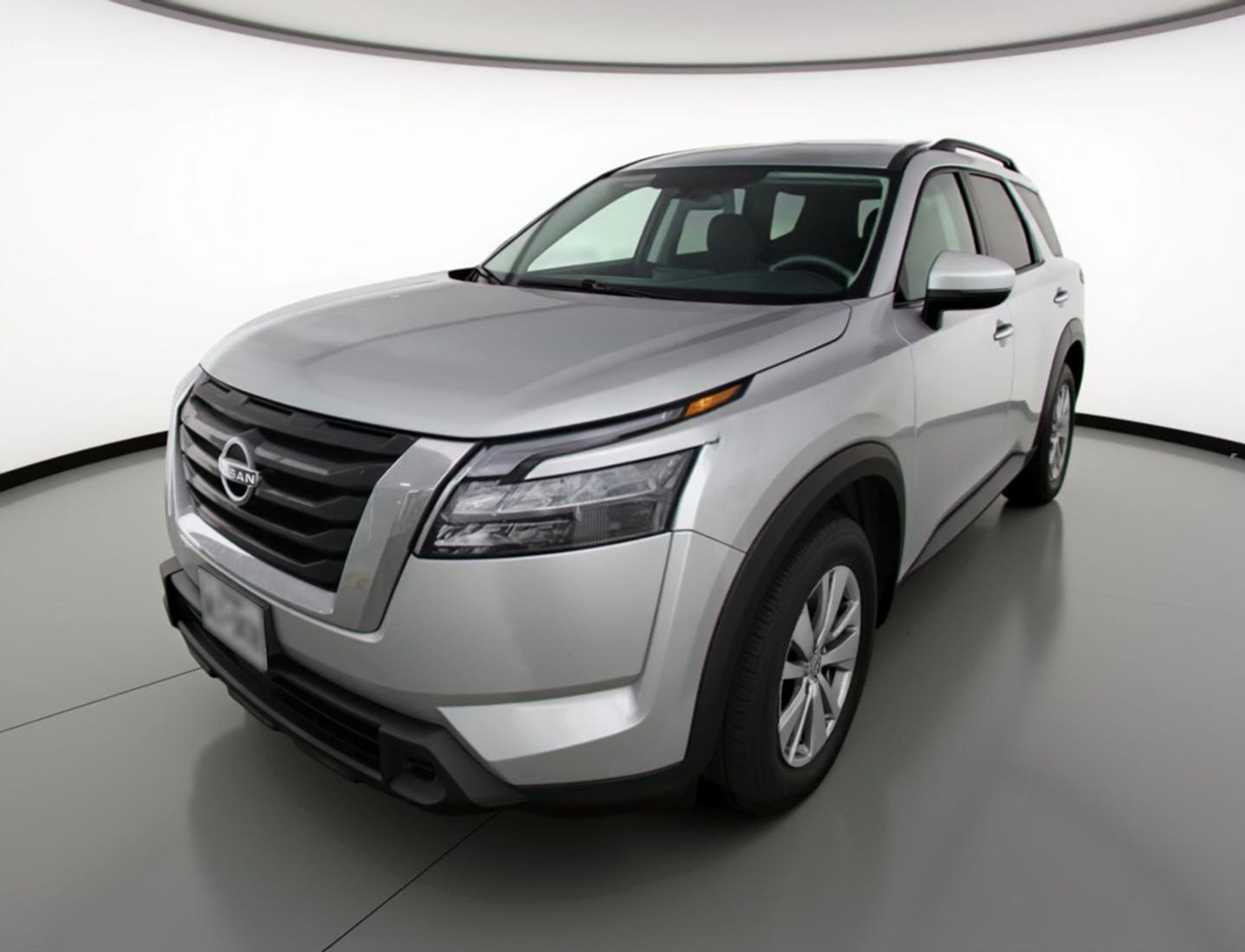 Used 2025 Nissan Pathfinder SV image 3