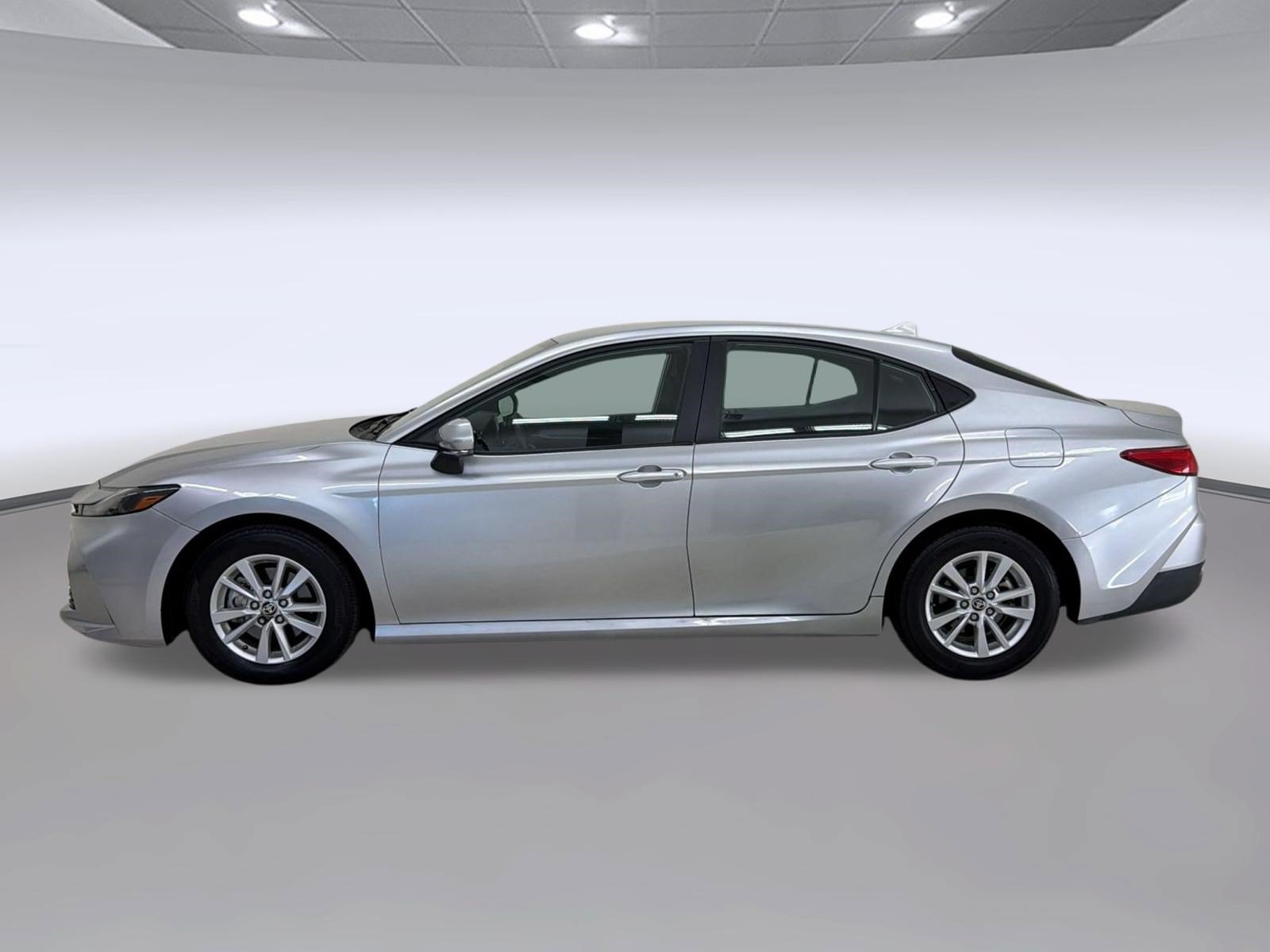 Used 2025 Toyota Camry LE FWD image 2