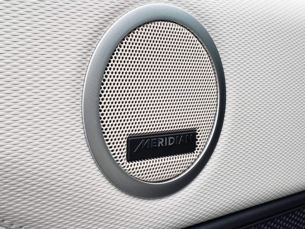 New 2026 Land Rover Discovery Limited Edition image 19