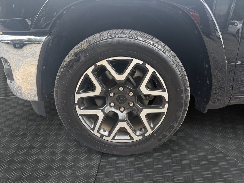 Used 2025 RAM 1500 Laramie AWD/4WD image 14