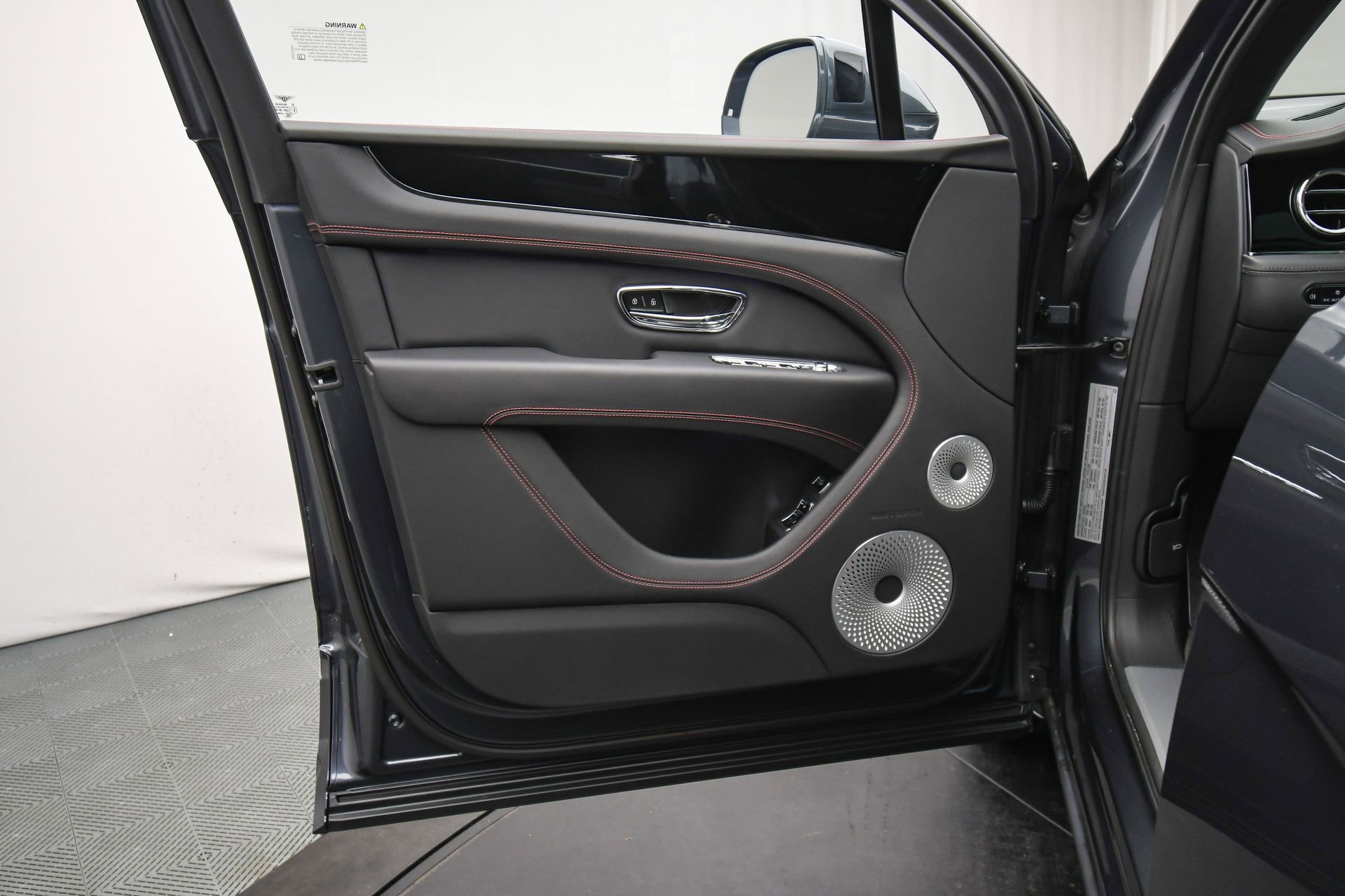 New 2025 Bentley Bentayga image 40