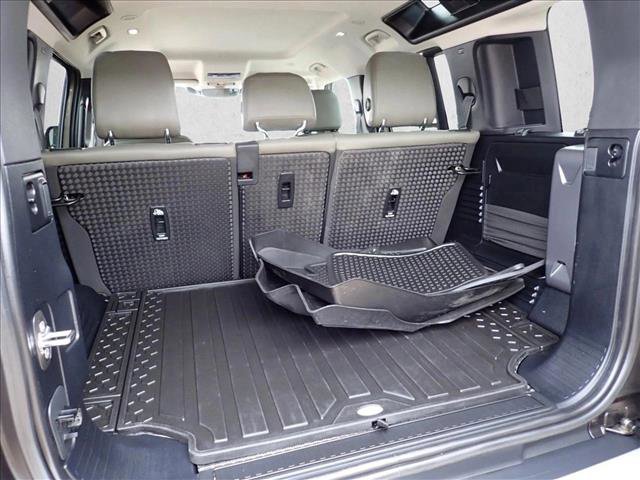 Used 2023 Land Rover Defender 110 S AWD/4WD image 9