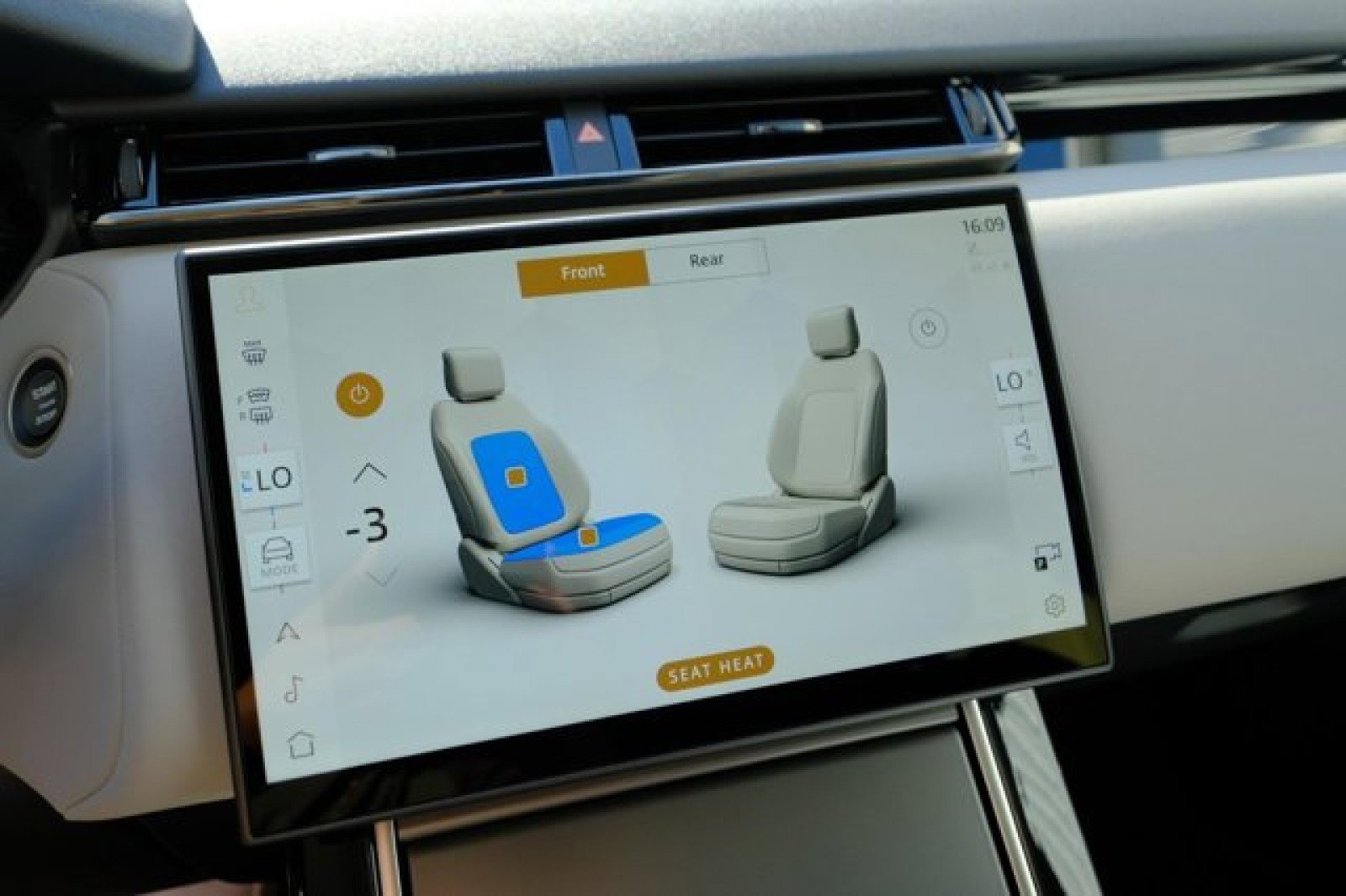 New 2025 Land Rover Range Rover Velar Dynamic SE image 26