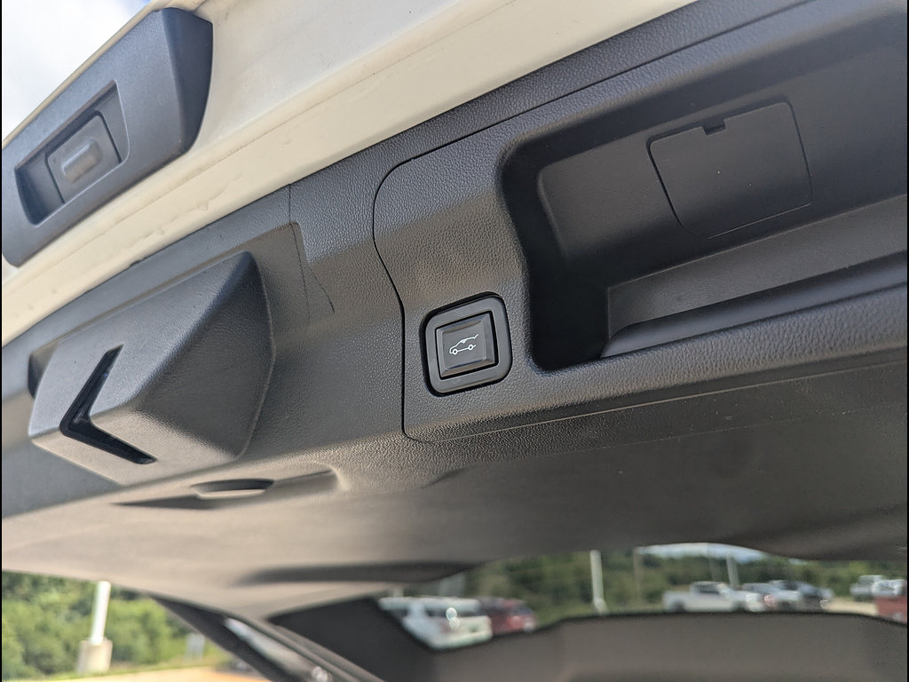 Used 2020 GMC Acadia Denali w/ Technology Package AWD/4WD image 23