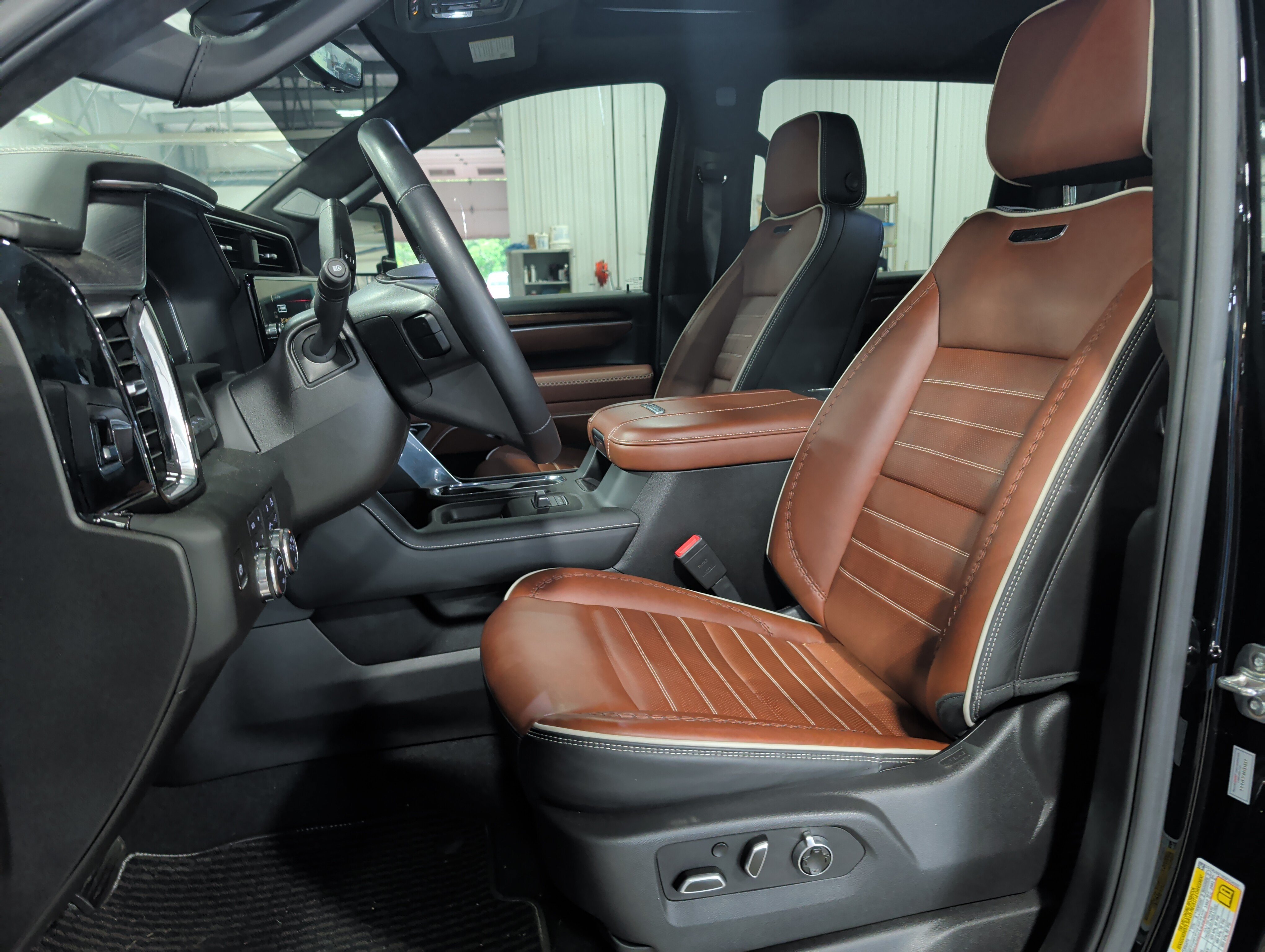 Used 2025 GMC Sierra 2500 Denali Ultimate AWD/4WD image 9
