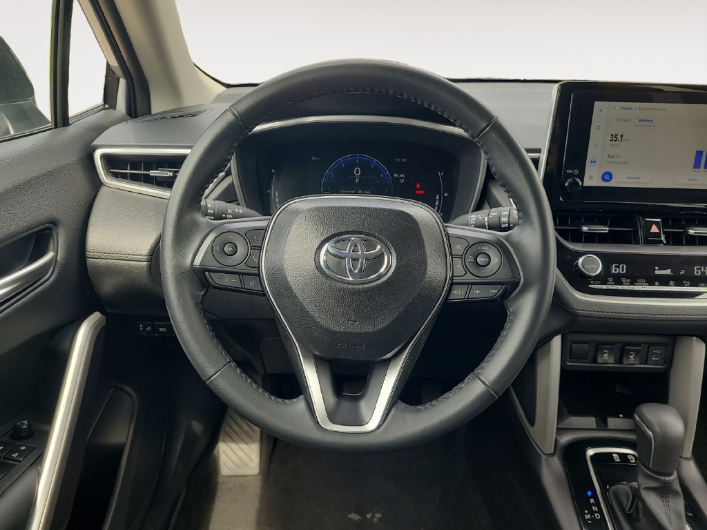Used 2025 Toyota Corolla Cross XLE FWD image 12