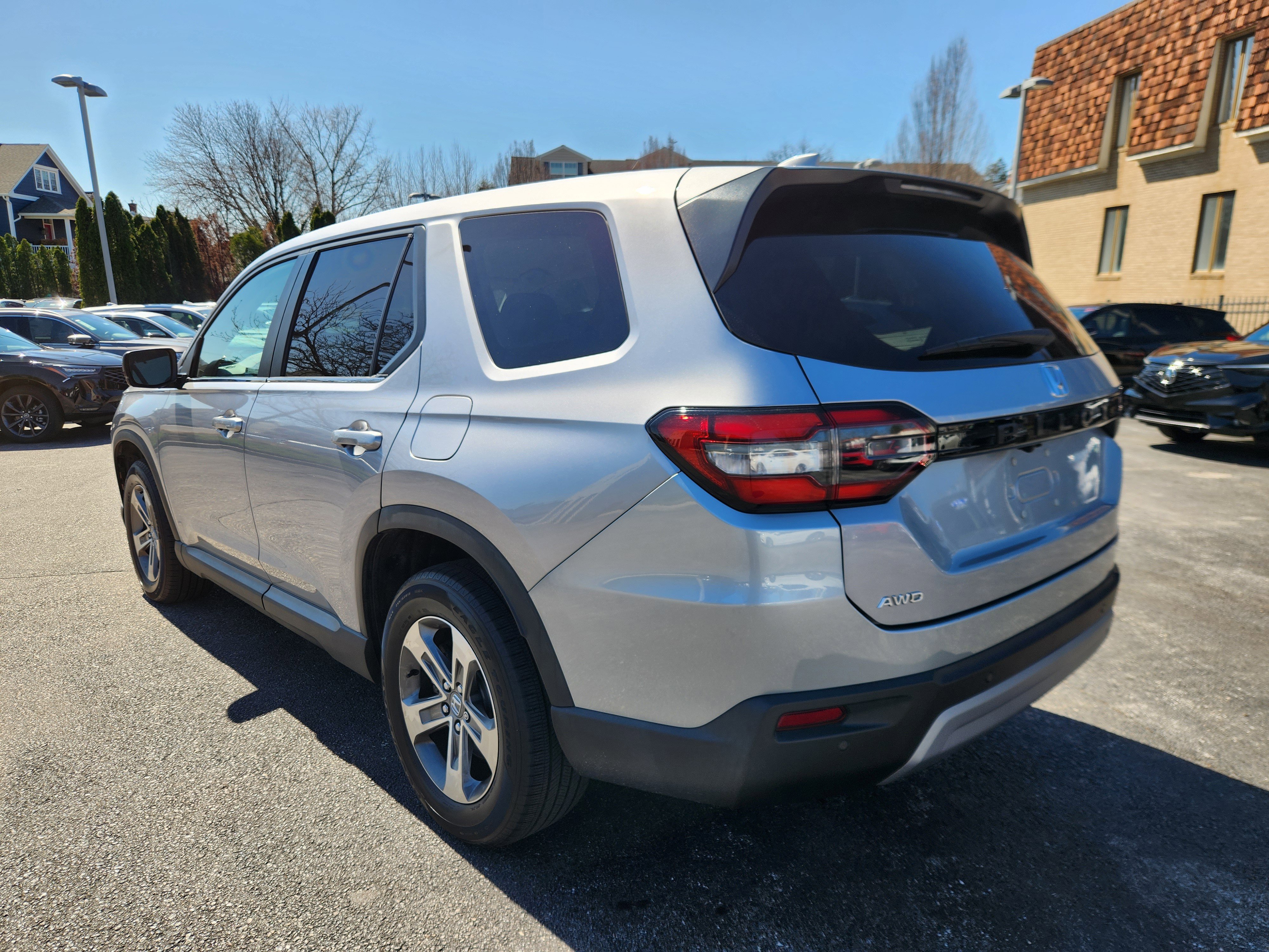 Used 2023 Honda Pilot EX-L image 3