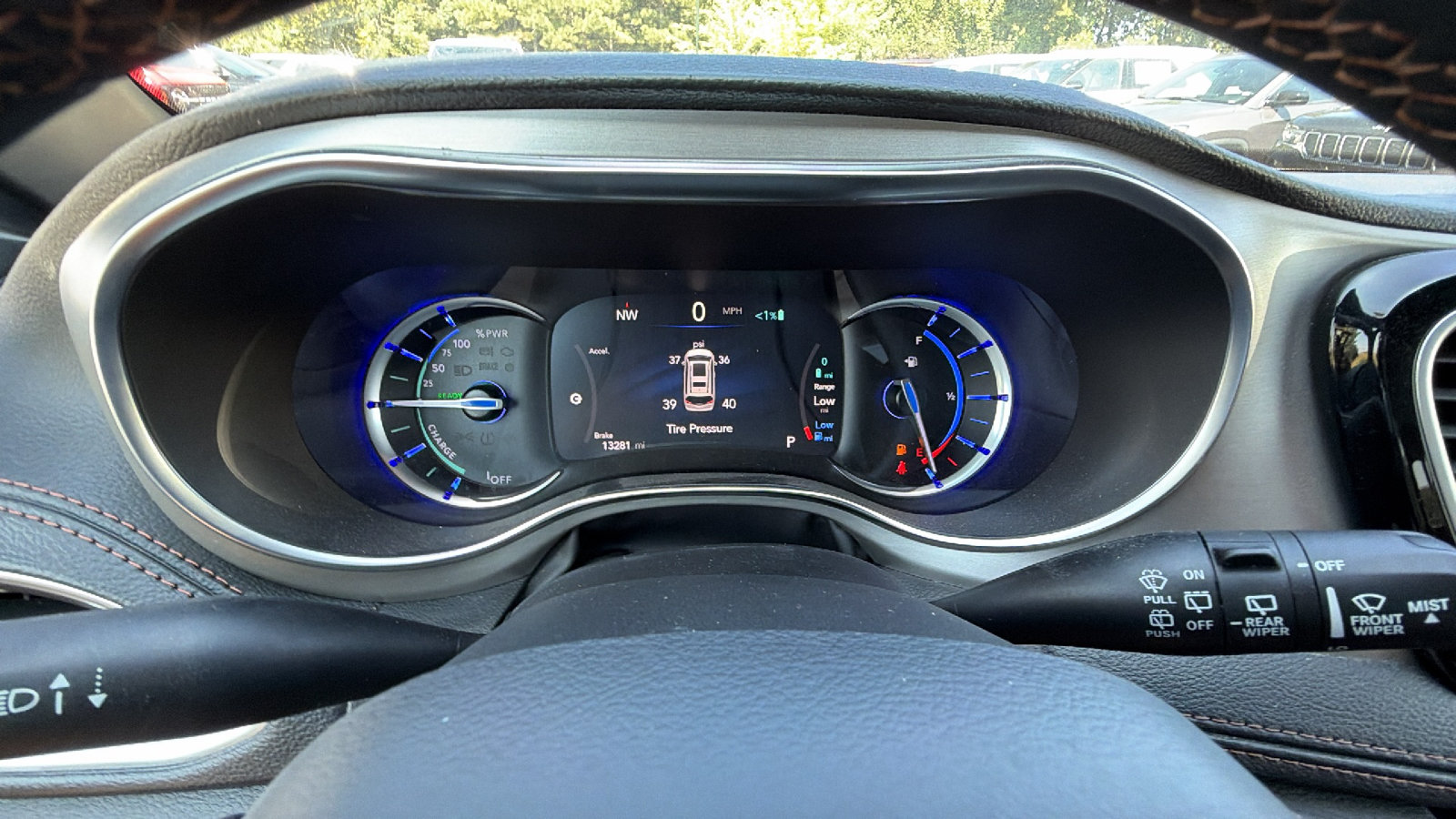 Used 2024 Chrysler Pacifica Pinnacle FWD image 29
