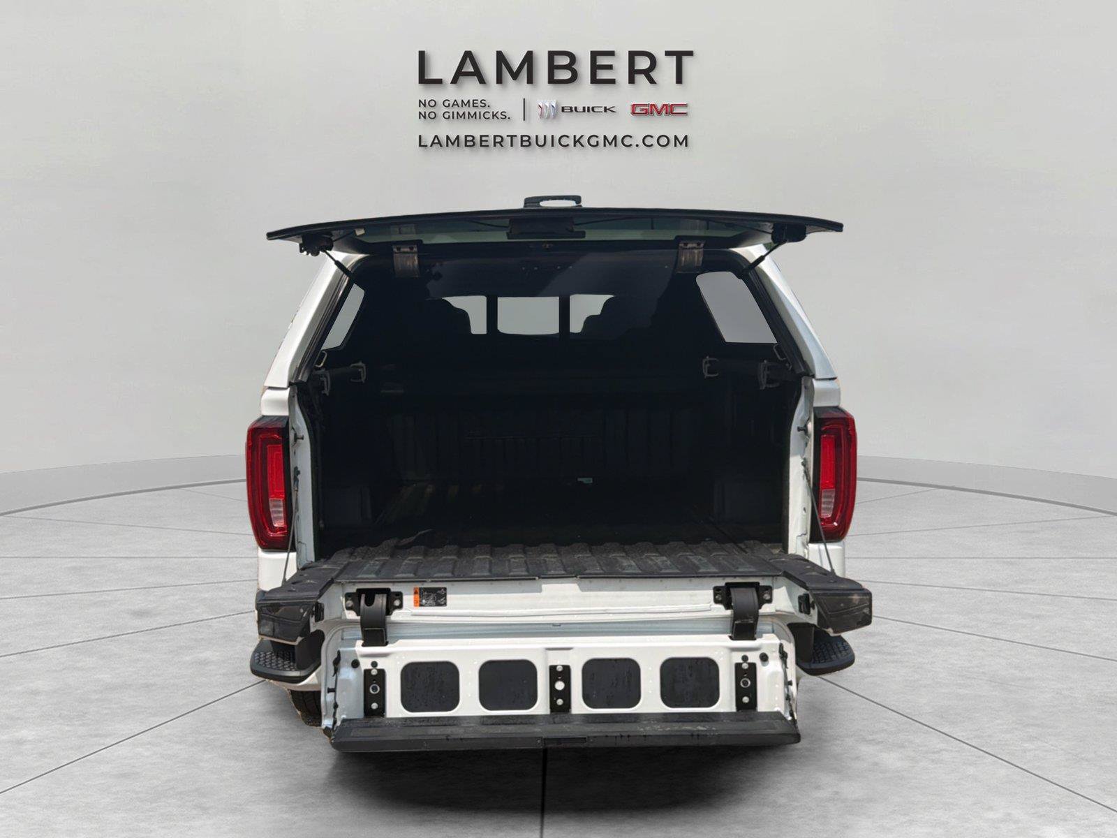 Used 2024 GMC Sierra 1500 Denali w/ Technology Package AWD/4WD image 9