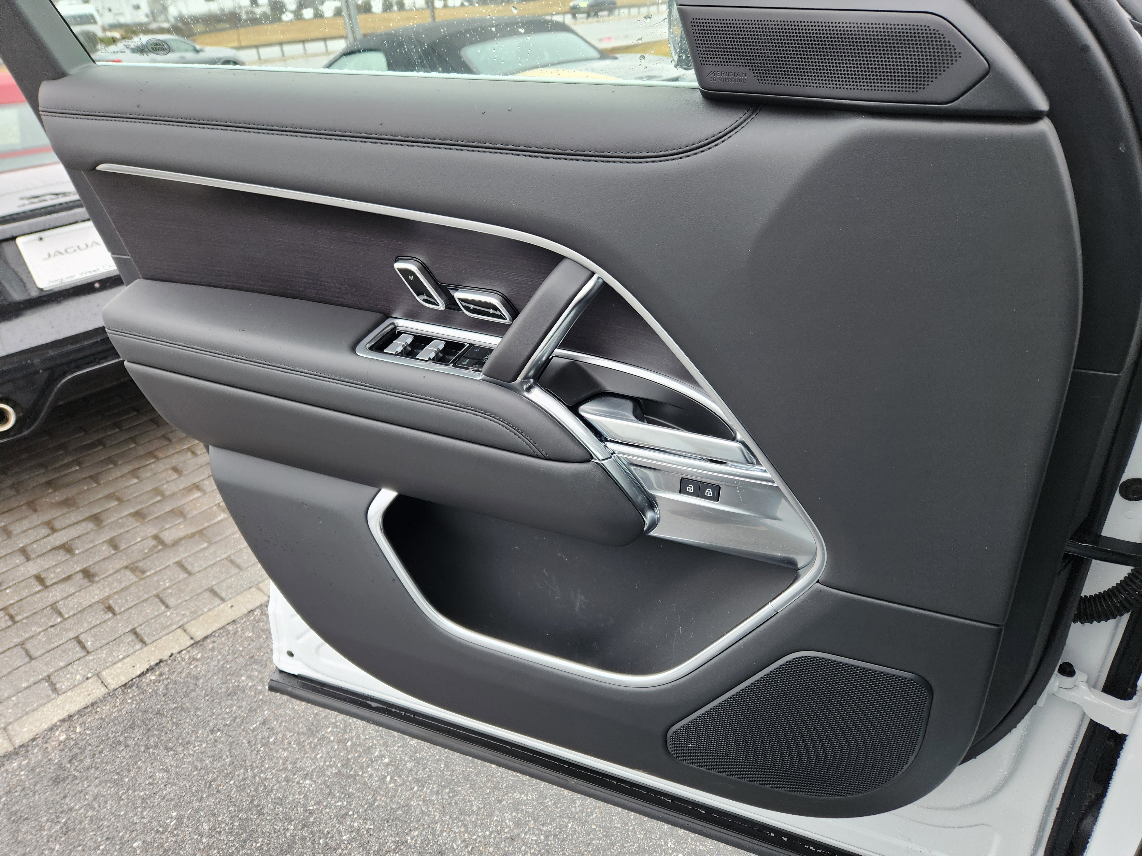 New 2026 Land Rover Range Rover Long Wheelbase SE image 16