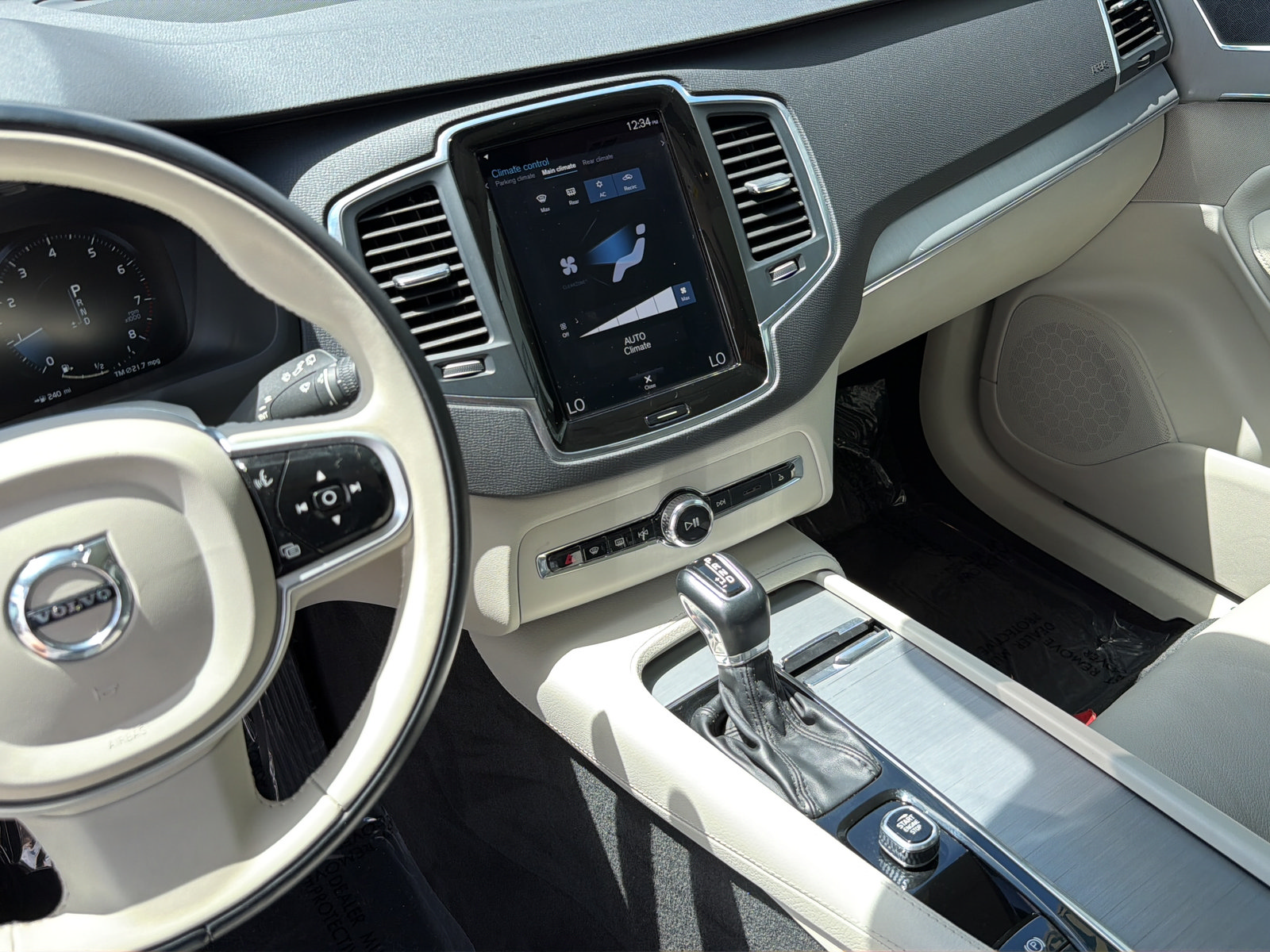 Used 2022 Volvo XC90 T5 Momentum FWD image 23