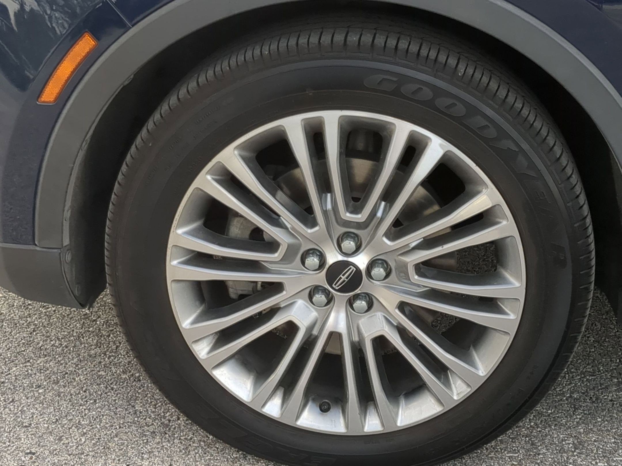 Used 2018 Lincoln MKX Reserve w/ Lincoln MKX Climate Package image 9