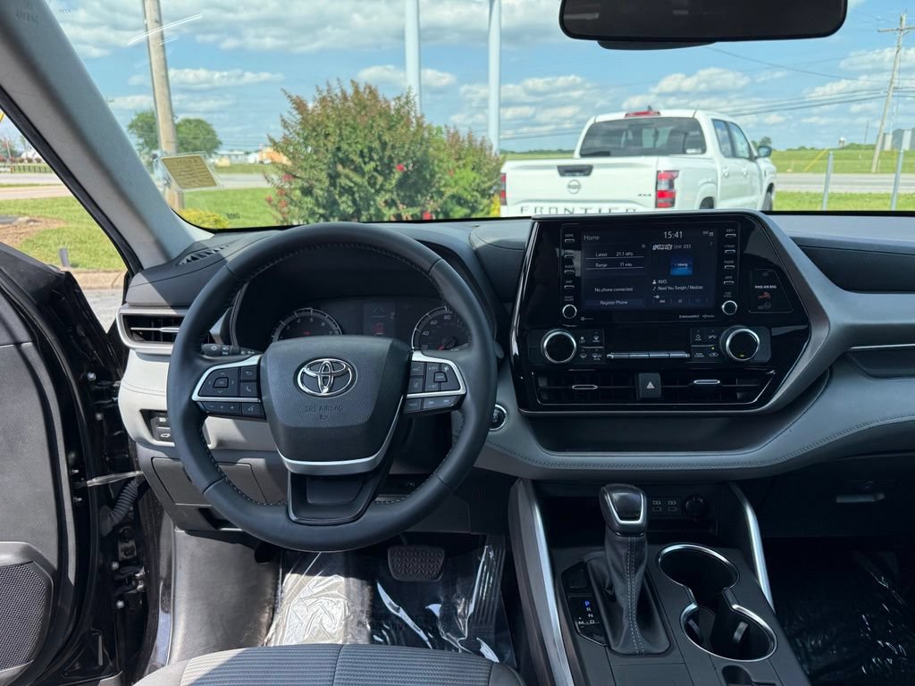 Used 2022 Toyota Highlander LE FWD image 23