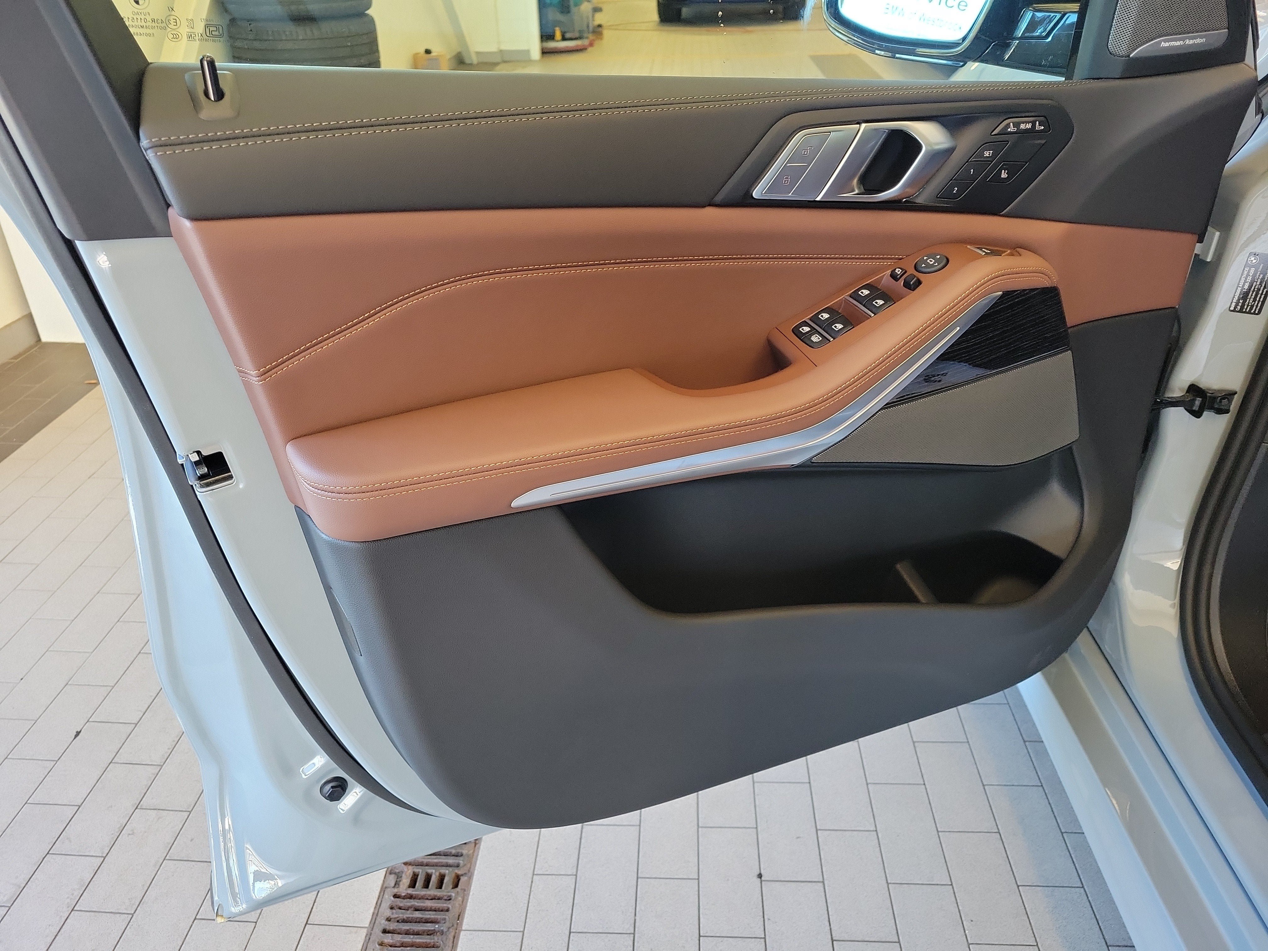 New 2027 BMW X7 xDrive40i w/ M Sport Package AWD/4WD image 16