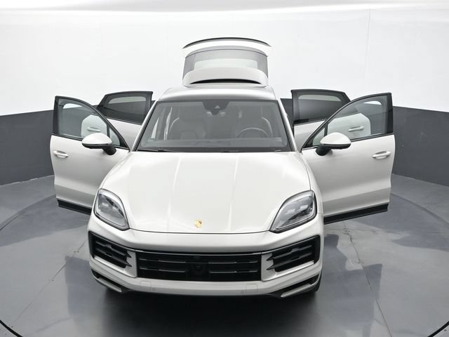 Certified 2025 Porsche Cayenne S AWD/4WD image 32
