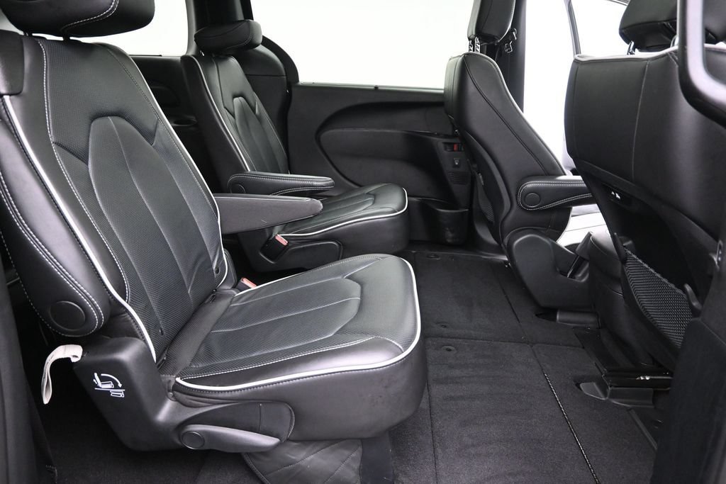 Used 2025 Chrysler Pacifica Limited FWD image 20