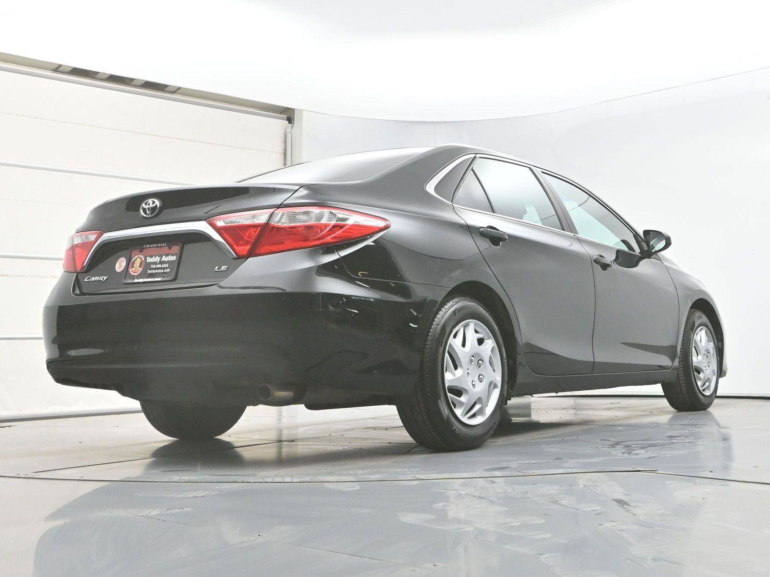 Used 2015 Toyota Camry LE FWD image 28