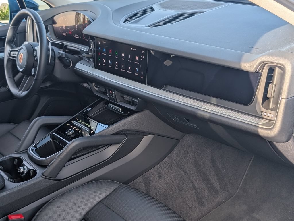 Certified 2025 Porsche Cayenne AWD/4WD image 13