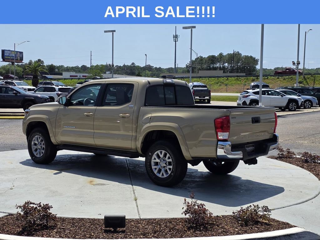 Used 2017 Toyota Tacoma SR5 w/ Tow Package RWD image 4