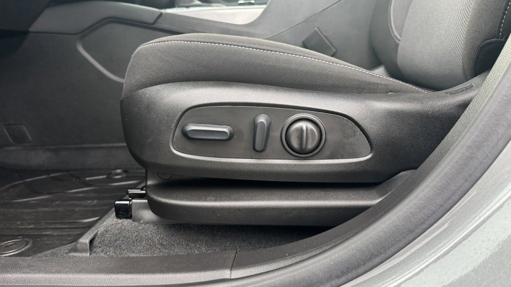 Used 2024 Chevrolet Blazer LT w/ Convenience Package image 11