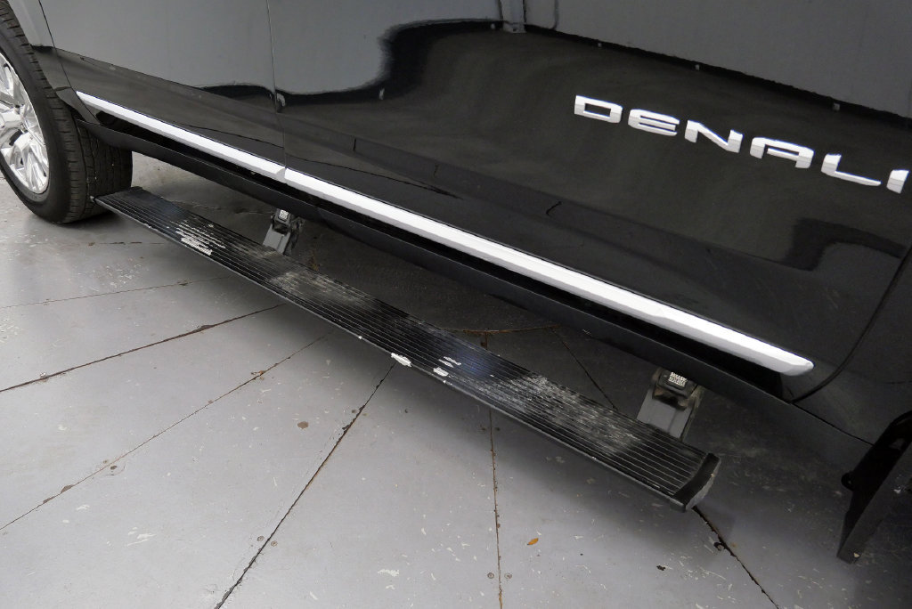 Used 2023 GMC Yukon XL Denali AWD/4WD image 37